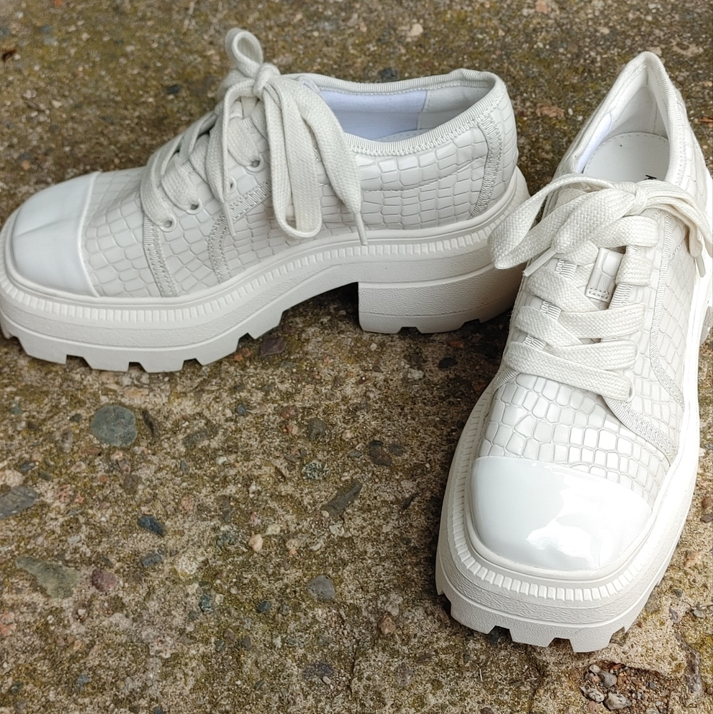 katy Perry Geli Solid Sneaker SZ.5.5